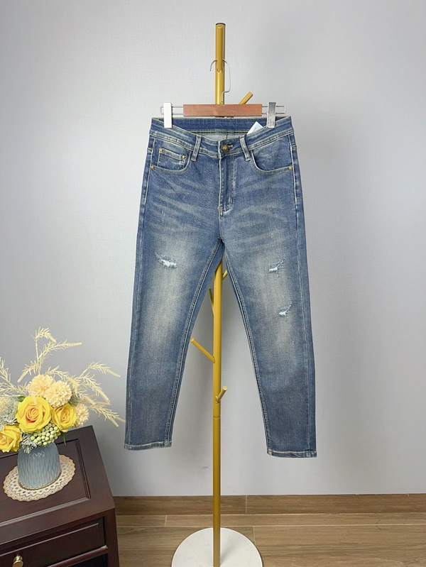 ブランドジーンズ背面デザイン